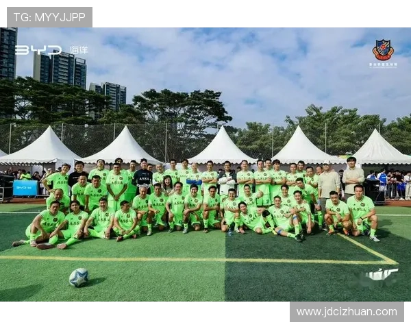 足球明星齐聚一堂精彩瞬间回顾尽在这场盛大聚会视频中