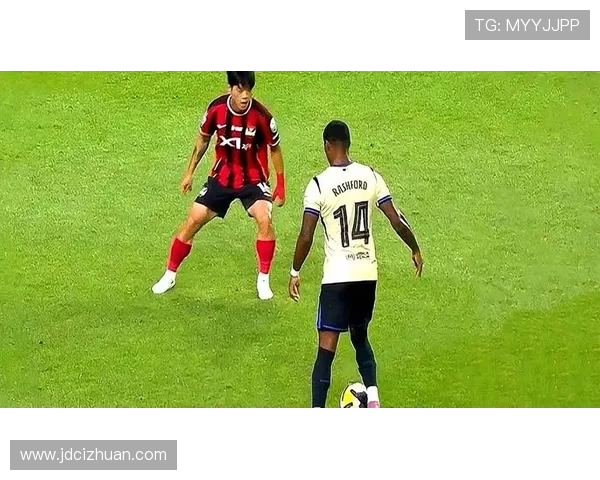 哪个足球明星在比赛中爆发出惊人表现引发全场轰动的故事揭秘